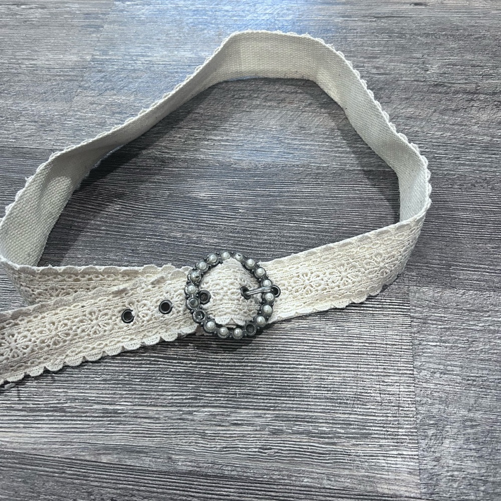 Chic Lace Belt with Decorative Buckle